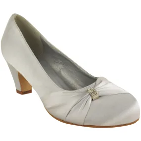 KAIRI LOW HEEL COURT SHOES WITH CLOSE TOE IN MOON SILVER SILK